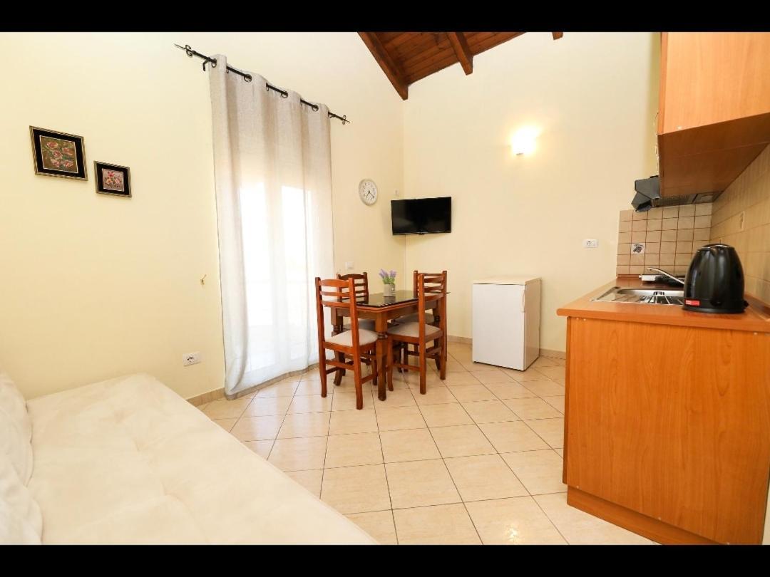 Apartments Athina Orikum Εξωτερικό φωτογραφία