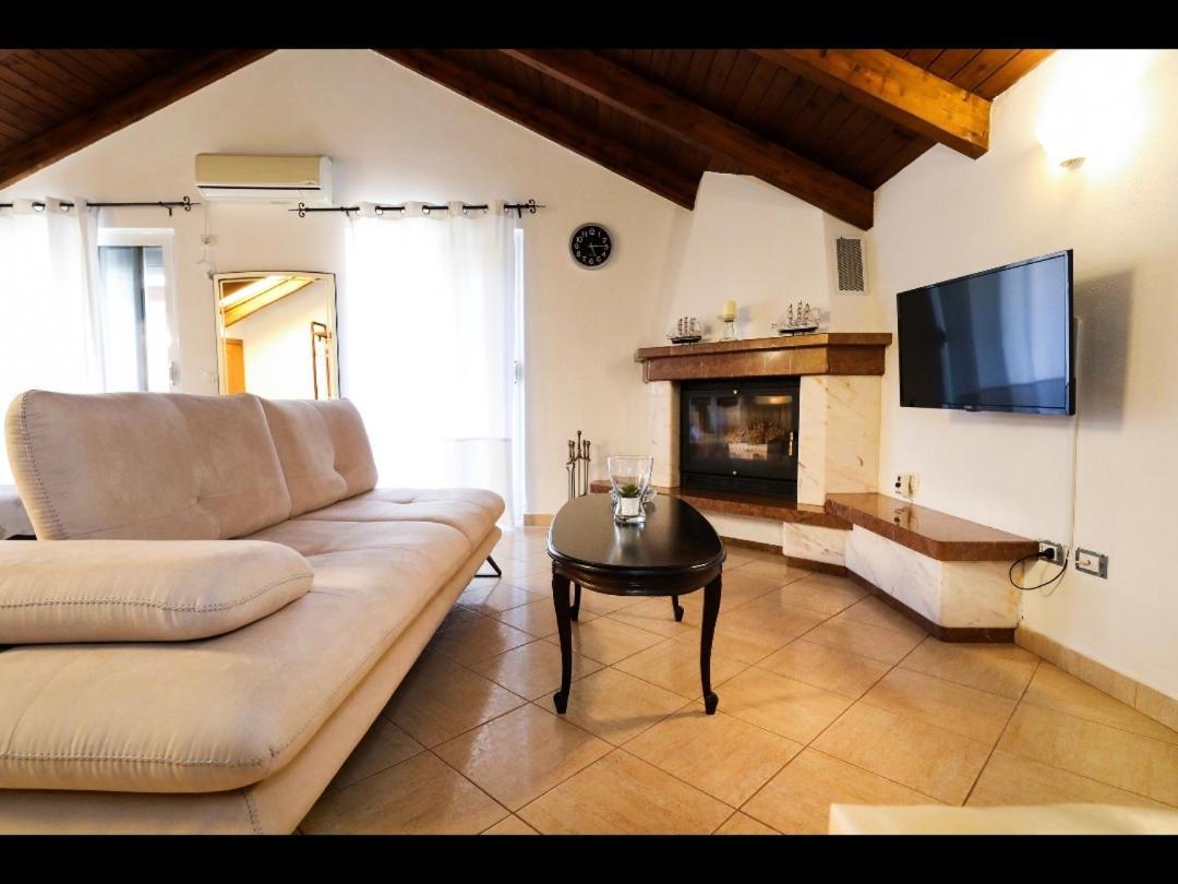 Apartments Athina Orikum Εξωτερικό φωτογραφία